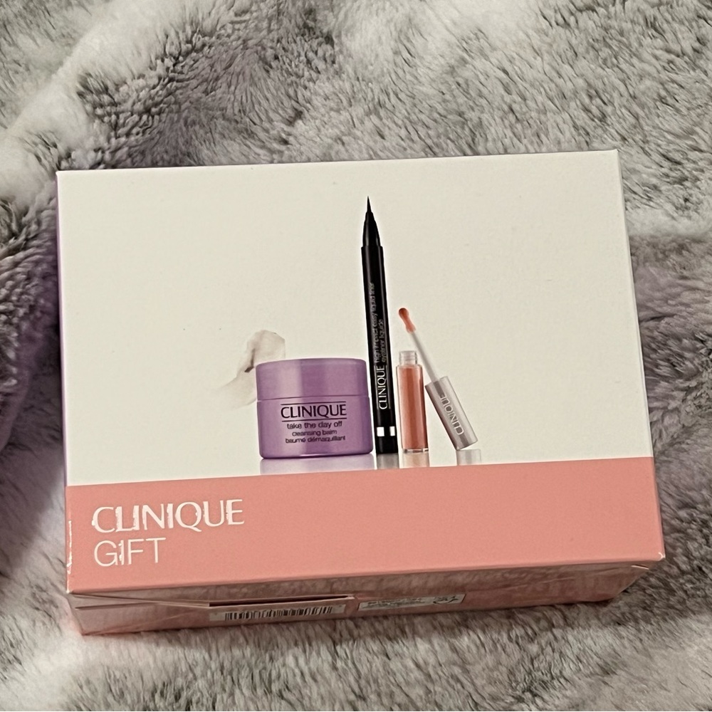 New Clinique Gift Set take the day off cleanser liquid eyeliner lip gloss